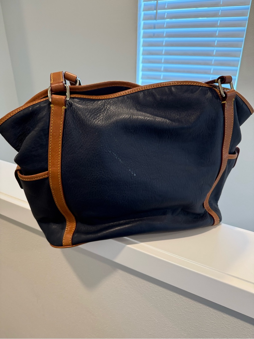 REHAB Dooney & Bourke Navy Leather Shoulder Bag with Tan Trim and Accents - Picture 3 of 13